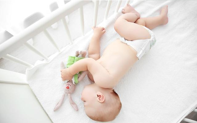 寶寶翻身遲有影響嗎 寶寶如何學會翻身 寶寶翻身遲有影響嗎 寶寶如何學會翻身