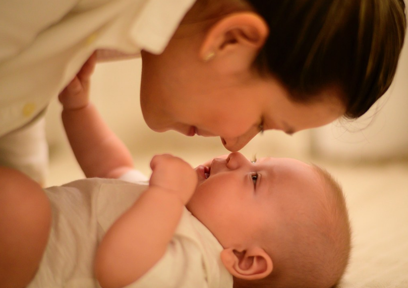 生完孩子之后胸部逐漸變小怎么辦 導(dǎo)致胸部逐漸變小的原因是什么