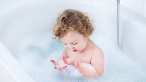 新生兒需要每天洗臉嗎 怎么給新生兒洗臉