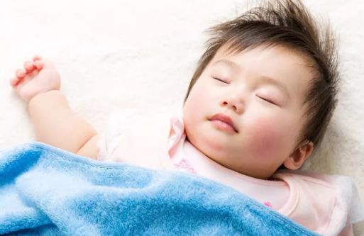 夏天給孩子正確吹空調 寶寶怎么吹空調不感冒