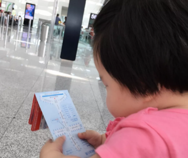 第一次帶孩子坐飛機心情說說 帶孩子坐飛機怎么發朋友圈