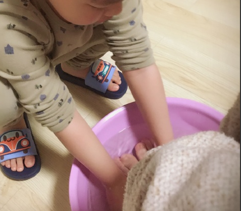 兒子給我洗腳心里舒服說說 兒子給我洗腳朋友說說