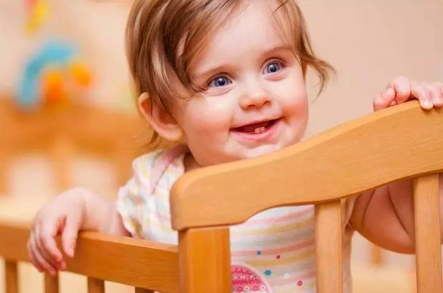 寶寶睡軟床還是硬床好 寶寶床上用品怎么選擇