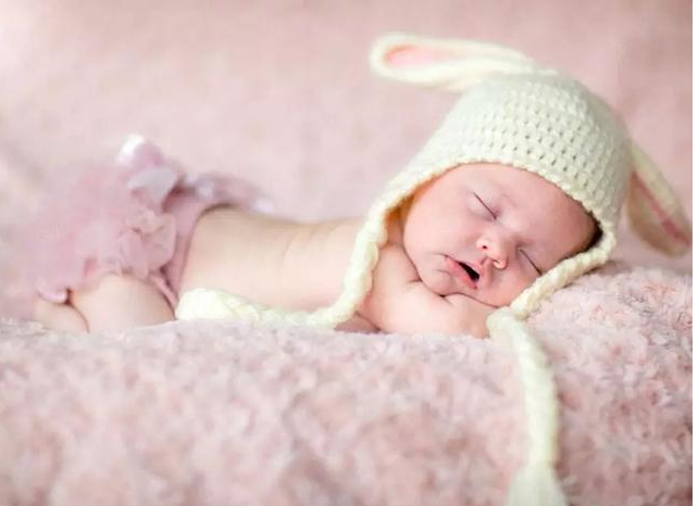 寶寶睡軟床還是硬床好 寶寶床上用品怎么選擇