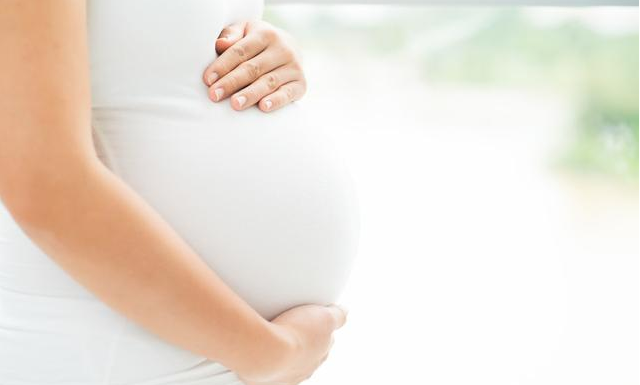 羊水破了什么情況要立即就醫 在家中羊水突然破了怎么辦