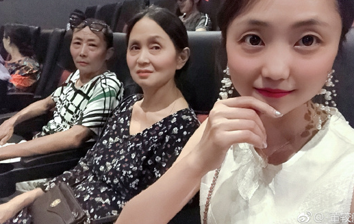 第一次帶爸媽看電影的說說 帶爸媽看電影心情感言