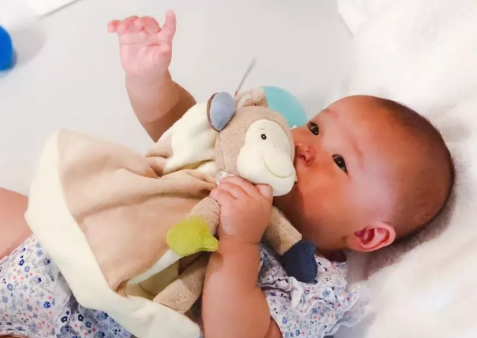 用安撫巾培養寶寶睡覺方法 安撫巾為什么會讓寶寶入睡