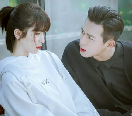 親愛的熱愛的楊紫衣服衛(wèi)衣穿搭 佟年衣服什么牌子