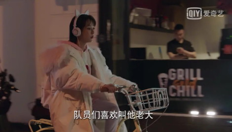 親愛的熱愛的楊紫衣服衛(wèi)衣穿搭 佟年衣服什么牌子