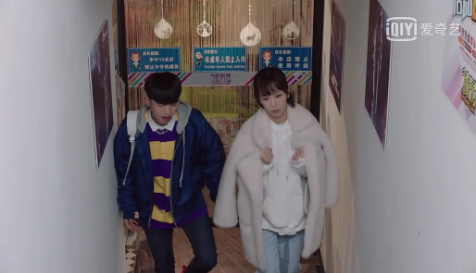 親愛的熱愛的楊紫衣服衛(wèi)衣穿搭 佟年衣服什么牌子