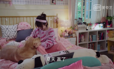 親愛的熱愛的楊紫衣服衛(wèi)衣穿搭 佟年衣服什么牌子