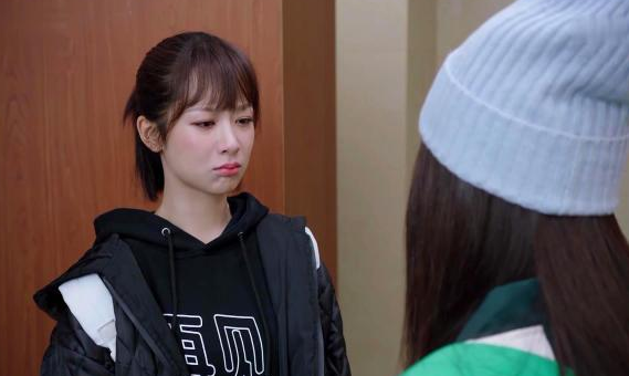 親愛的熱愛的楊紫衣服衛(wèi)衣穿搭 佟年衣服什么牌子