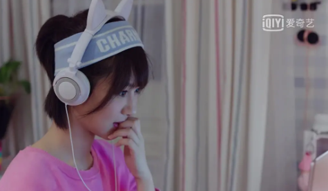 親愛的熱愛的佟年耳機什么牌子的 楊紫同款貓耳耳機多少錢