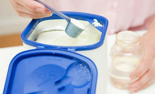 嬰兒奶沖太濃也會導致營養不良嗎 奶粉過濃有什么危害 嬰兒奶沖太濃也會導致營養不良嗎 奶粉過濃有什么危害