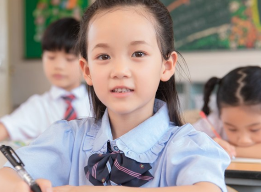 舍不得女兒長(zhǎng)大的心情說(shuō)說(shuō) 舍不得女兒長(zhǎng)大的句子