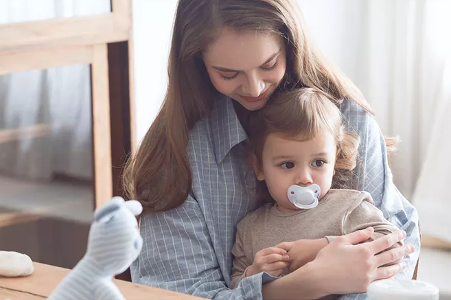 剛滿月的寶寶能使用安撫奶嘴嗎 使用安撫奶嘴的小技巧