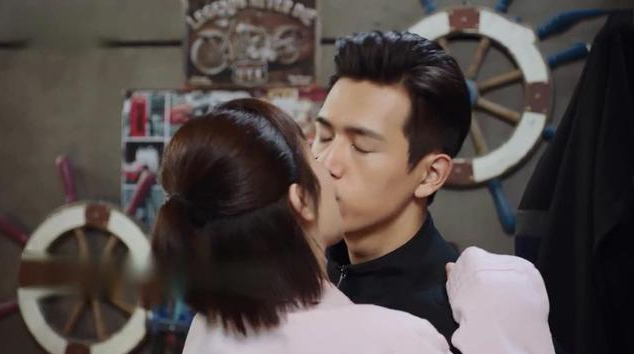 親愛的熱愛的韓商言佟年有多少場吻戲 韓商言佟年吻戲合集 親愛的熱愛的韓商言佟年有多少場吻戲 韓商言佟年吻戲合集