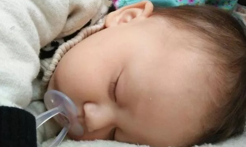 寶寶白天睡太多所以晚上不睡嗎 寶寶睡得太晚好不好