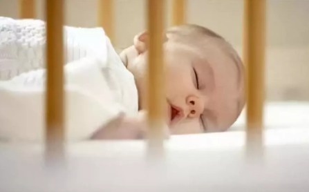 寶寶睡覺睡多了會傻嗎 寶寶午睡睡太長時間好不好