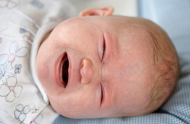 寶寶晚上睡覺哭鬧怎么辦 寶寶晚上睡覺哭鬧常見原因 寶寶晚上睡覺哭鬧怎么辦 寶寶晚上睡覺哭鬧常見原因