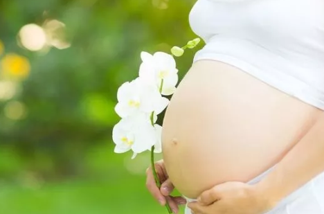 羊水栓塞順產和剖腹哪個幾率大 羊水栓塞是順產還是剖腹產引起的