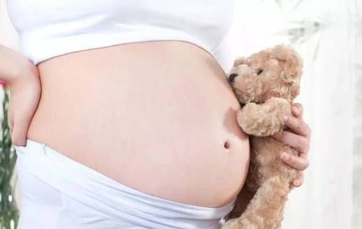 羊水栓塞順產(chǎn)和剖腹哪個(gè)幾率大 羊水栓塞是順產(chǎn)還是剖腹產(chǎn)引起的