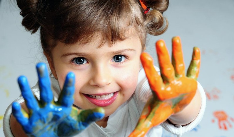 孩子處于關注細小事物敏感期怎么辦 什么是關注細小事物敏感期 孩子處于關注細小事物敏感期怎么辦 什么是關注細小事物敏感期