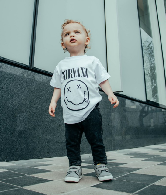 孩子會站了什么時候可以走路 什么時候教孩子走路比較好