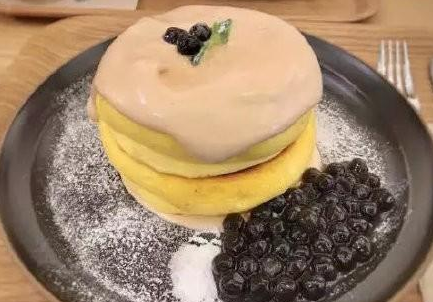 發光的珍珠奶茶是什么樣的 發光的珍珠奶茶你敢喝嗎 發光的珍珠奶茶是什么樣的 發光的珍珠奶茶你敢喝嗎