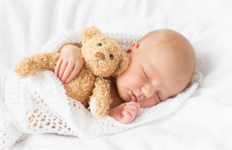 孩子臀紋不對稱就是髖關節有問題嗎 孩子髖關節不對稱是什么樣的 孩子臀紋不對稱就是髖關節有問題嗎 孩子髖關節不對稱是什么樣的