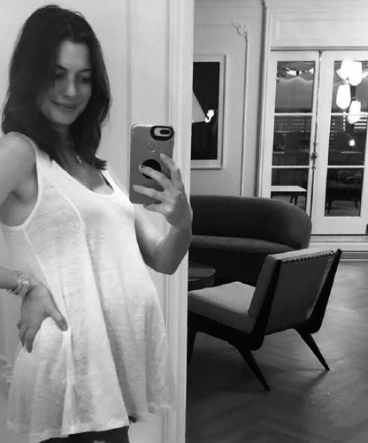 安妮海瑟薇二胎是男是女 安妮海瑟薇二胎孕肚照 安妮海瑟薇二胎是男是女 安妮海瑟薇二胎孕肚照