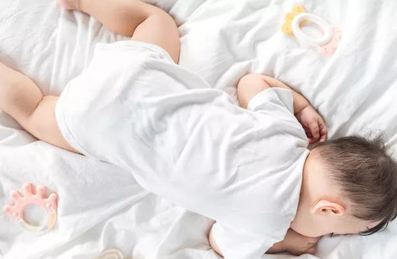 寶寶用的濕巾要怎么挑選 寶寶濕巾千萬(wàn)別選錯(cuò)了