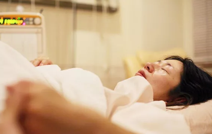 剖腹產傷口肚皮痛怎么回事 剖腹產傷口痛癢怎么辦