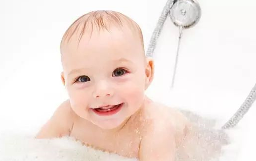 三伏天寶寶長痱子怎么應對 寶寶長痱子了怎么好的快