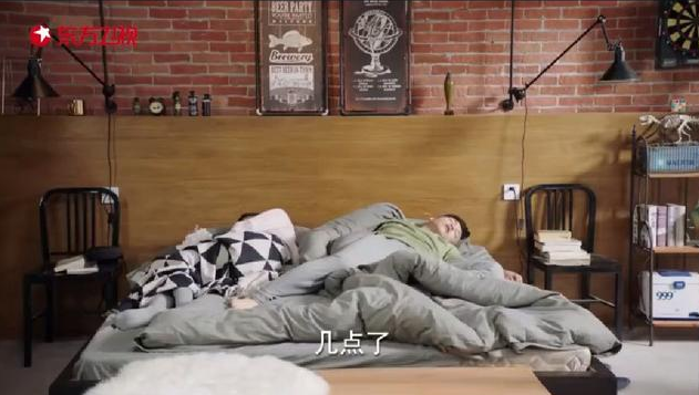 親愛的熱愛的佟年和小米睡在一張床上是哪一集 佟年和小米是怎么睡到一起 親愛的熱愛的佟年和小米睡在一張床上是哪一集 佟年和小米是怎么睡到一起