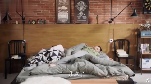 佟年和小米睡在一起是第幾集 小米和佟年為什么睡在一張床上