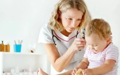 夏天寶寶上火眼屎多怎么辦 寶寶夏天眼屎多的原因有哪些