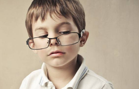 新生兒淚囊炎早期癥狀有哪些 新生兒淚囊炎怎么按摩 新生兒淚囊炎早期癥狀有哪些 新生兒淚囊炎怎么按摩