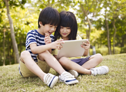 孩子上小學后還喜歡撒嬌正常嗎 孩子愛撒嬌的原因是什么