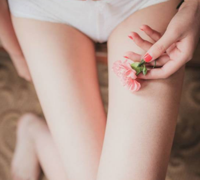 女人大腿內側為什么會發黑 女性大腿內側發黑怎么辦 女人大腿內側為什么會發黑 女性大腿內側發黑怎么辦