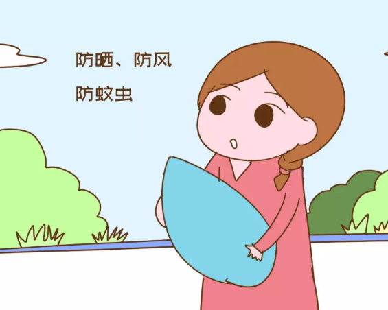 新生兒多久可以抱出門 新生兒抱出門要注意什么