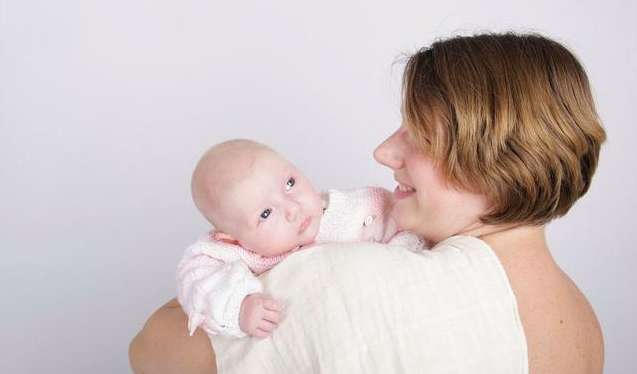 寶寶奶水不夠吃的判斷小技巧 寶寶奶水不夠吃怎么促進乳汁分泌 寶寶奶水不夠吃的判斷小技巧 寶寶奶水不夠吃怎么促進乳汁分泌