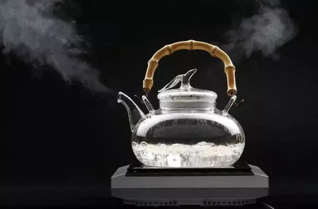 用礦泉水沖泡奶粉更有營養(yǎng)嗎 沖泡奶粉用什么水最好 用礦泉水沖泡奶粉更有營養(yǎng)嗎 沖泡奶粉用什么水最好