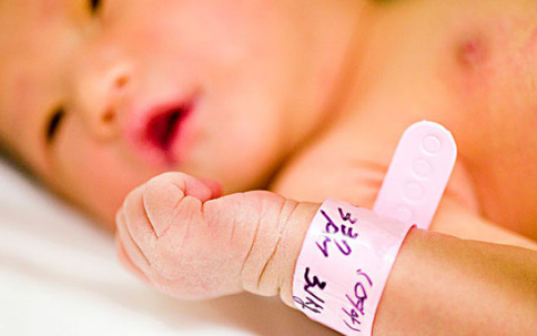 寶寶尿路感染是怎么回事 寶寶尿路感染的原因