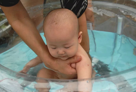 游泳紙尿褲和普通紙尿褲有什么區(qū)別 游泳紙尿褲有必要買嗎 游泳紙尿褲和普通紙尿褲有什么區(qū)別 游泳紙尿褲有必要買嗎