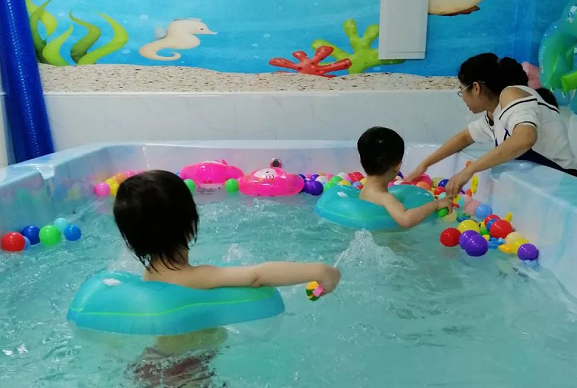 游泳紙尿褲和普通紙尿褲有什么區(qū)別 游泳紙尿褲有必要買嗎 游泳紙尿褲和普通紙尿褲有什么區(qū)別 游泳紙尿褲有必要買嗎