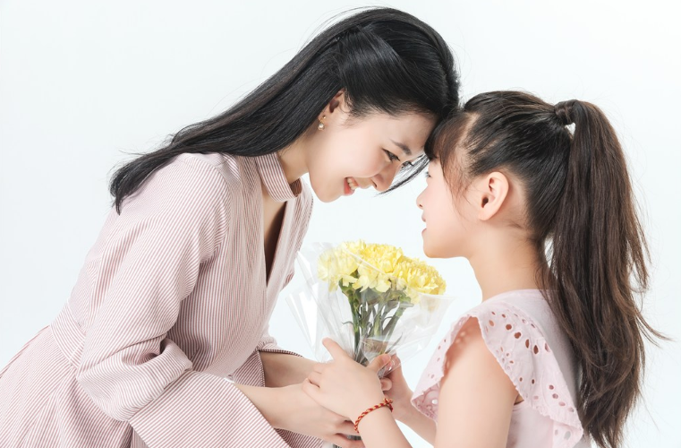 女兒長大了媽媽心情感慨 關于女兒長大了媽媽的心情怎么表達