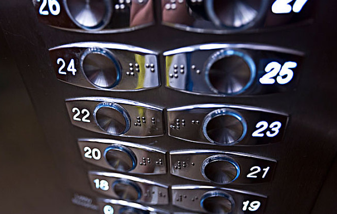 怎么讓孩子安全的坐電梯 孩子坐電梯哪些地方不能碰 怎么讓孩子安全的坐電梯 孩子坐電梯哪些地方不能碰