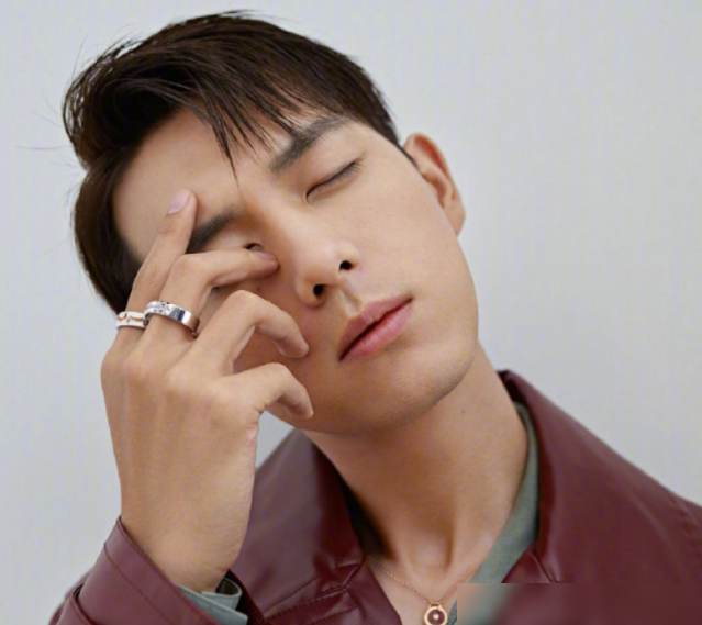 李現(xiàn)最新封面造型《BOBOSNAP》 李現(xiàn)封面造型集錦