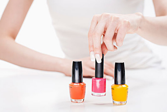 孕期可以涂指甲油嗎 涂指甲油會造成胎兒畸形嗎 孕期可以涂指甲油嗎 涂指甲油會造成胎兒畸形嗎